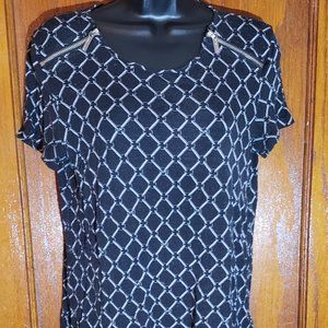 Michael Kors Black and white Chain pattern Zipper shoulders Sz M Medium